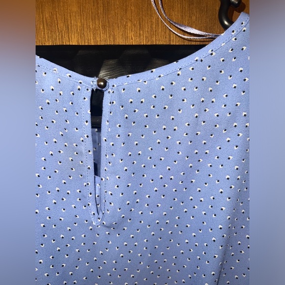 4/$10 Bundle Sale: EUC Blue Sleeveless Blouse - Picture 6 of 6